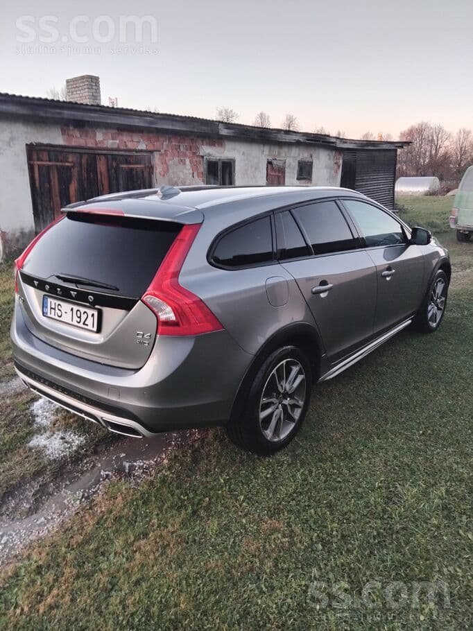 2017 Volvo V60 5