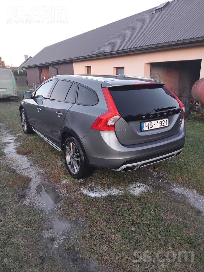 2017 Volvo V60 4