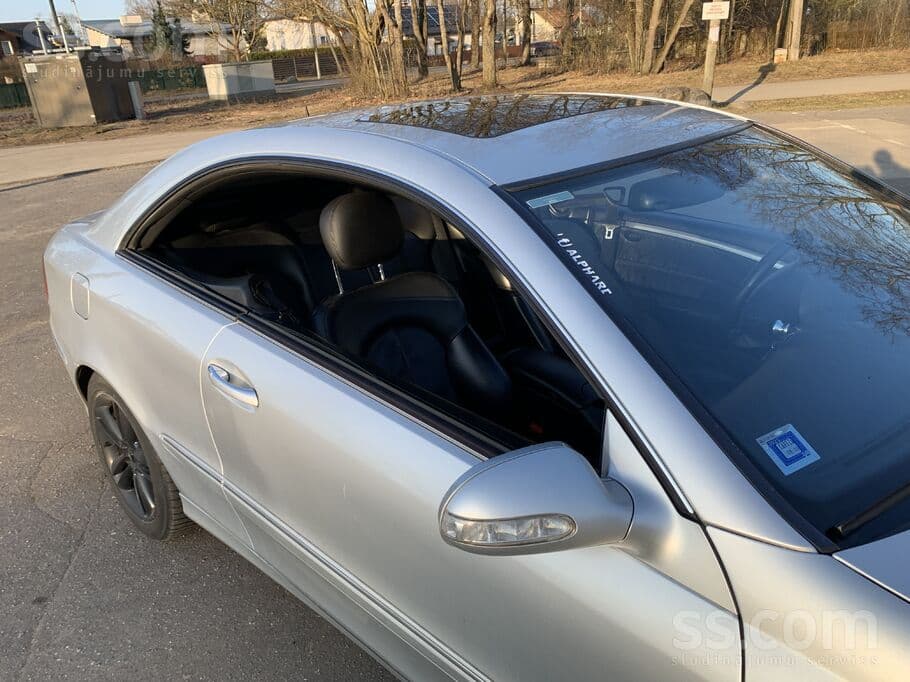 2005 Mercedes-Benz CLK320 3