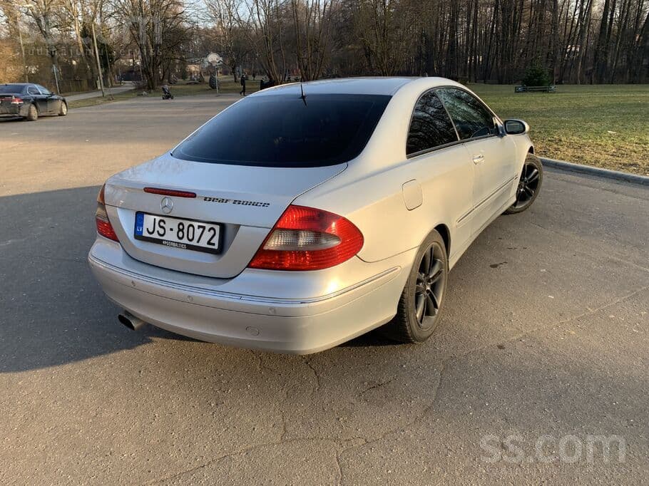 2005 Mercedes-Benz CLK320 4