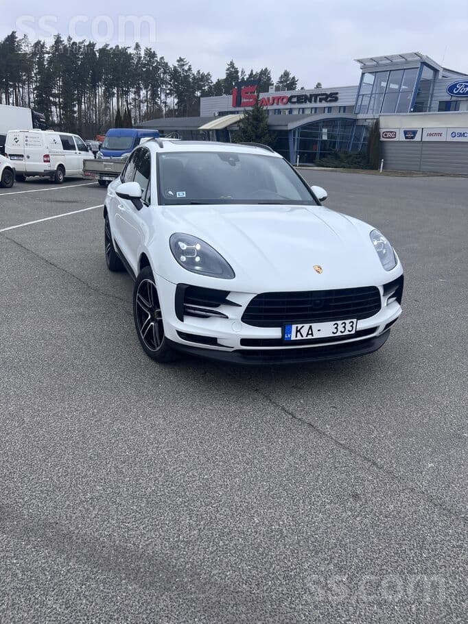 2019 Porsche Macan 2