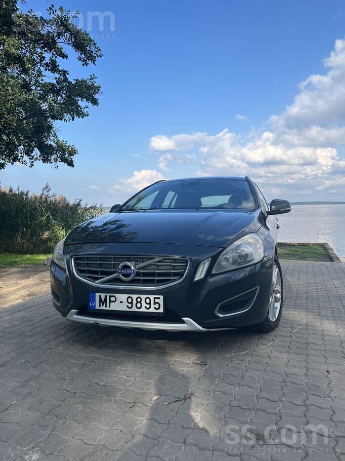 2011 Volvo V60 2