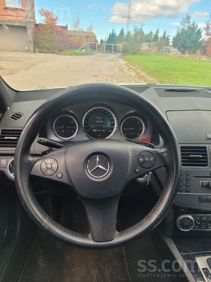 2011 Mercedes-Benz C220 3