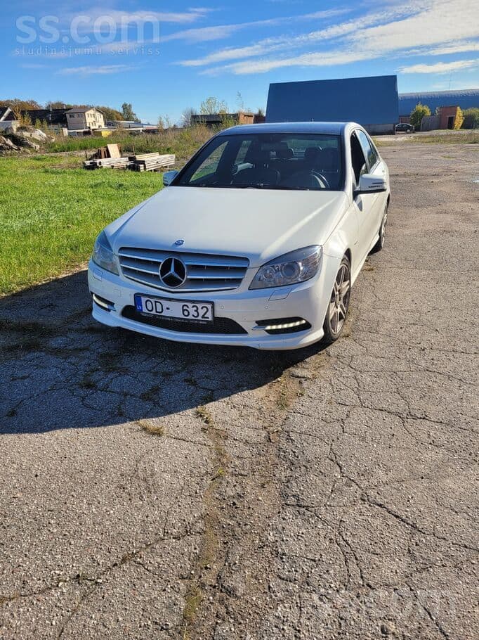2011 Mercedes-Benz C220