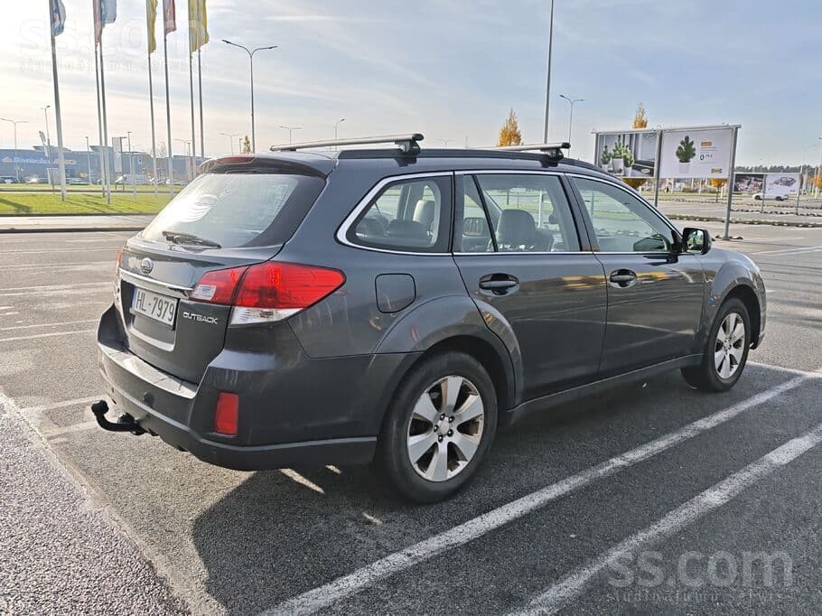 2010 Subaru OUTBACK 5