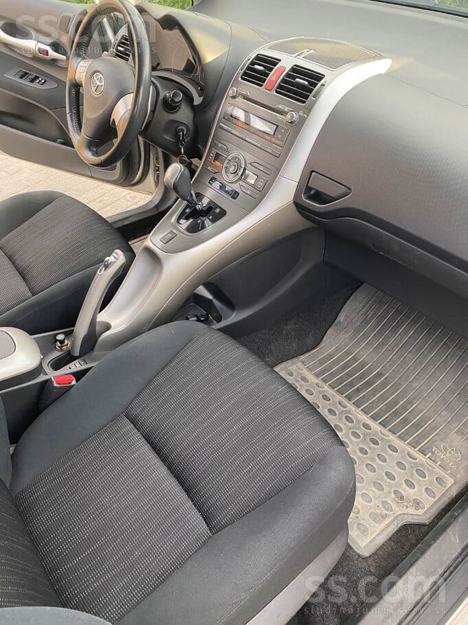 2007 Toyota Auris 2