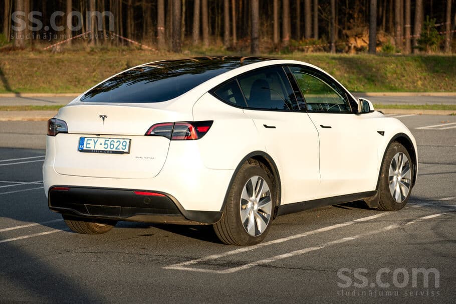 2023 Tesla Model Y 3