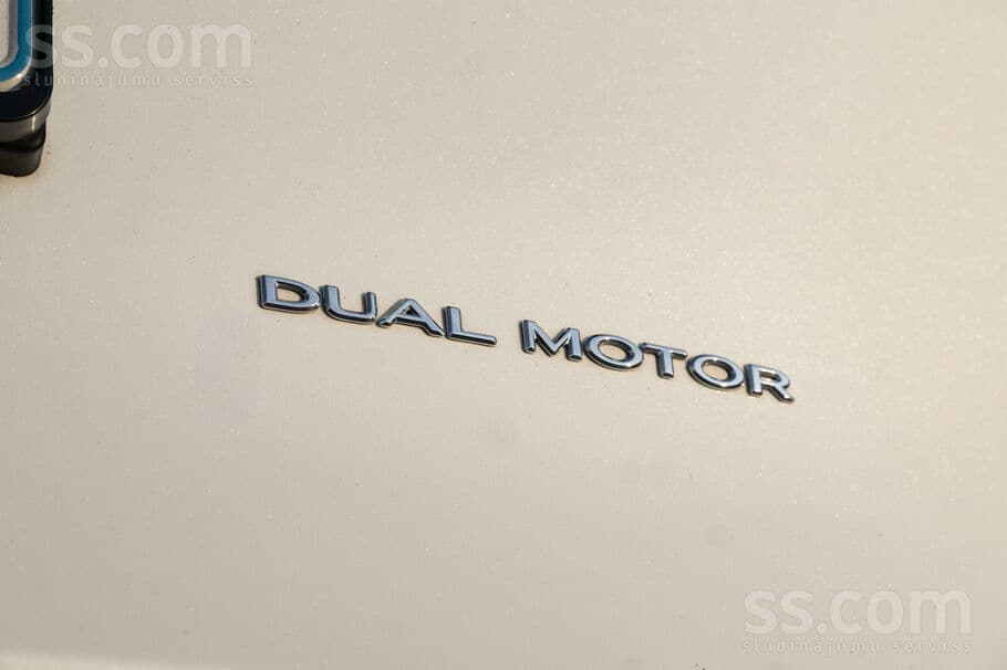 2023 Tesla Model Y 5