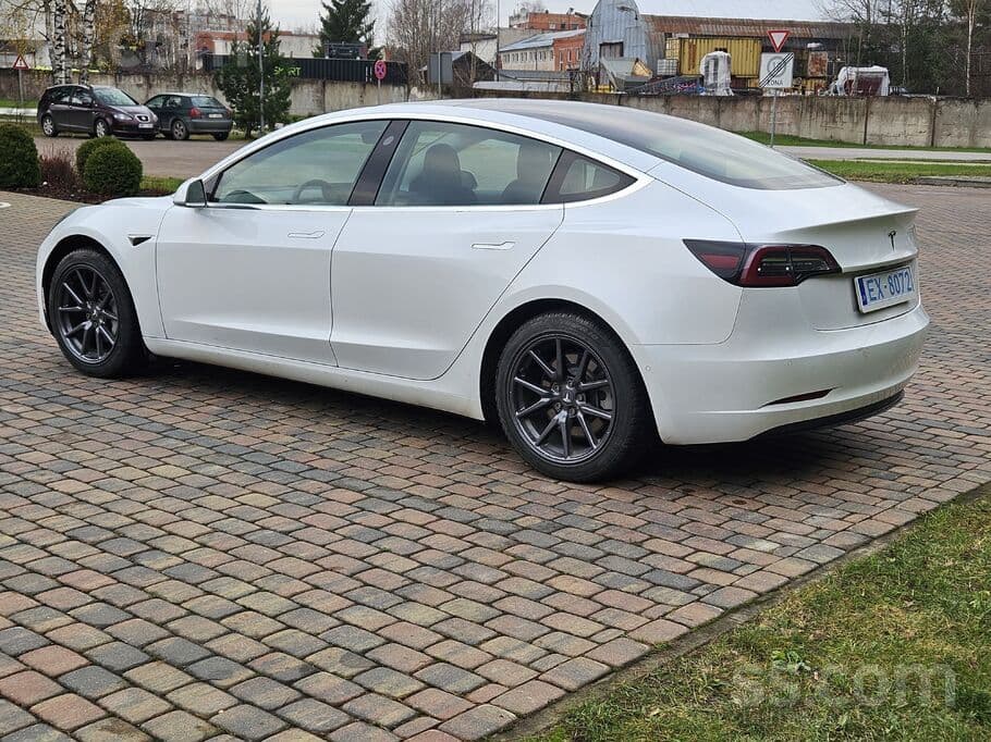 2020 Tesla Model 3 4