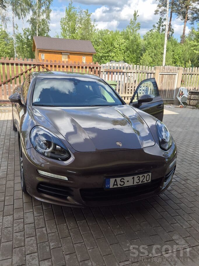 2013 Porsche Panamera 2