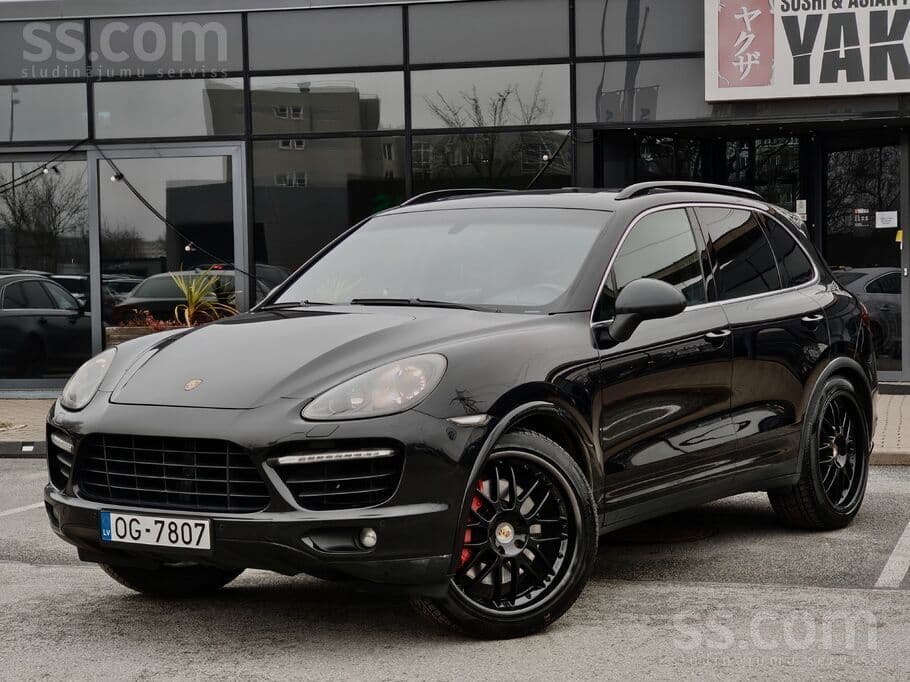 2010 Porsche Cayenne 2