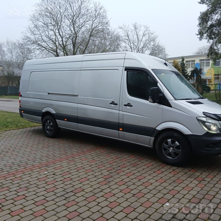 2011 Mercedes-Benz Sprinter 2