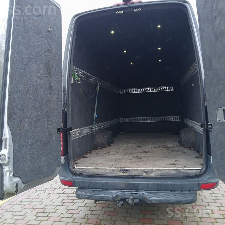 2011 Mercedes-Benz Sprinter 4