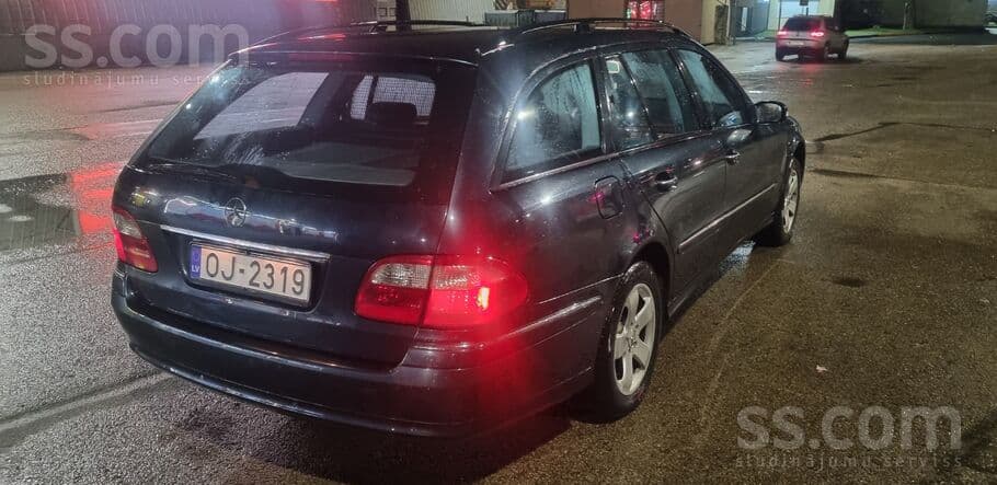 2003 Mercedes-Benz E320 3