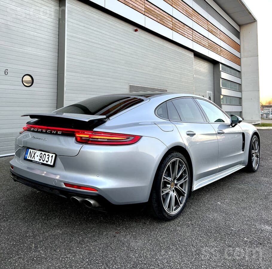 2017 Porsche Panamera 2