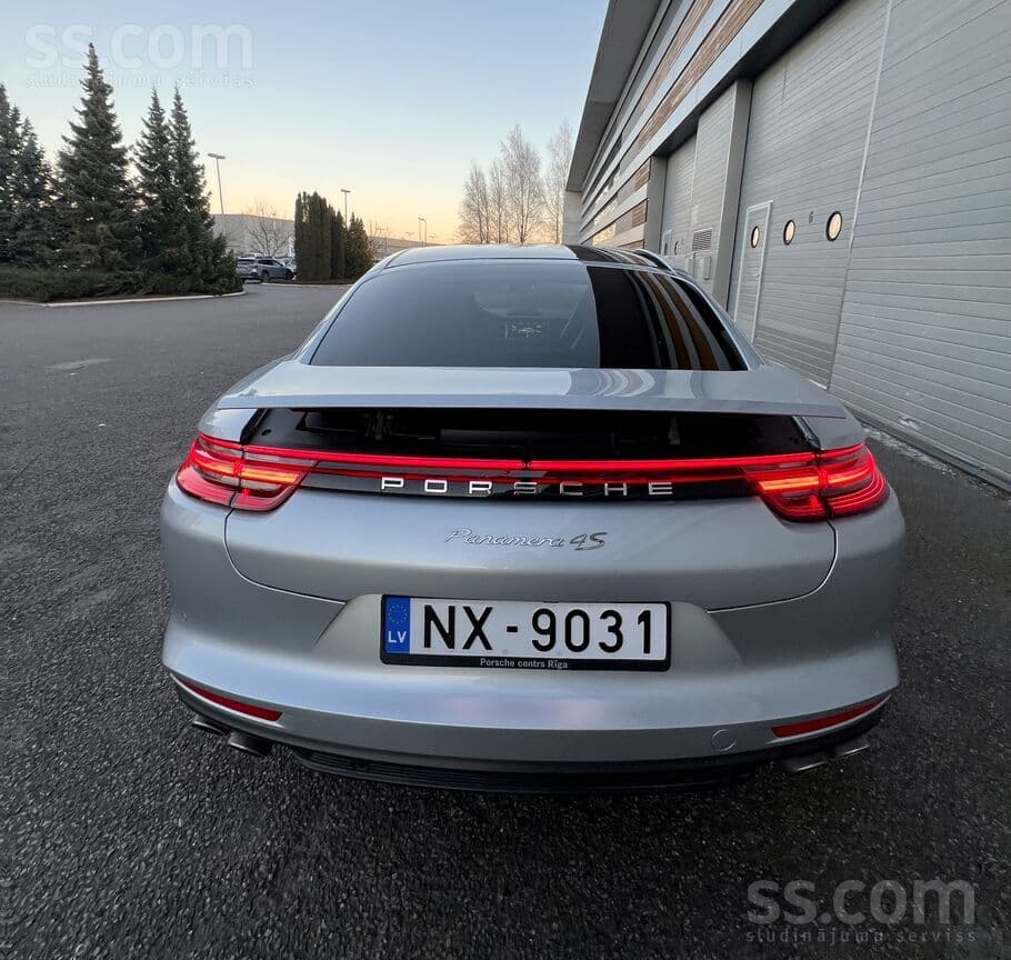 2017 Porsche Panamera 5