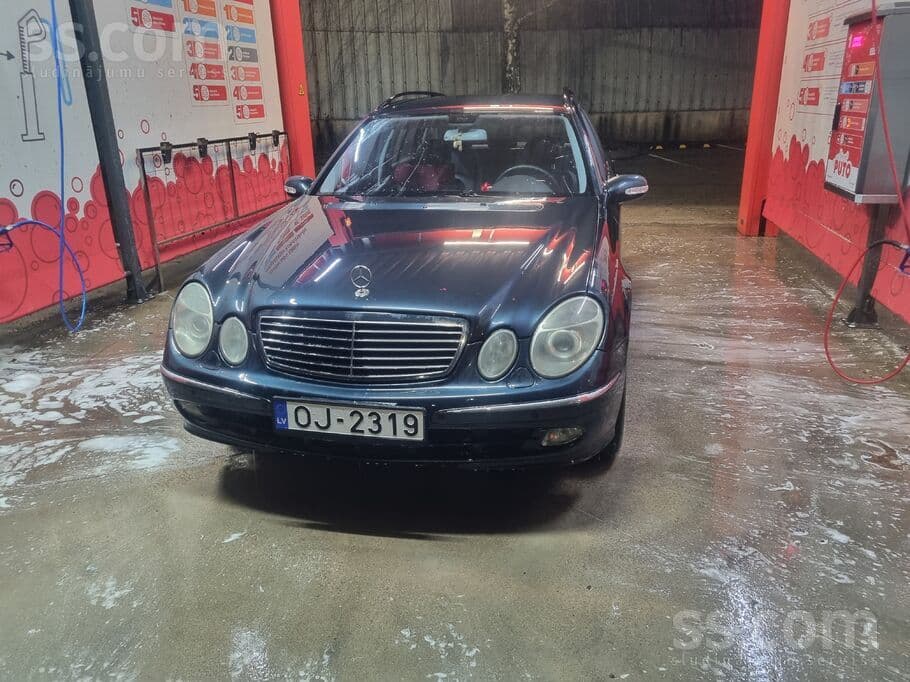 2003 Mercedes-Benz E320 2