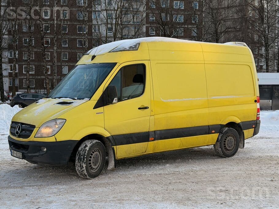 2011 Mercedes-Benz Sprinter 2