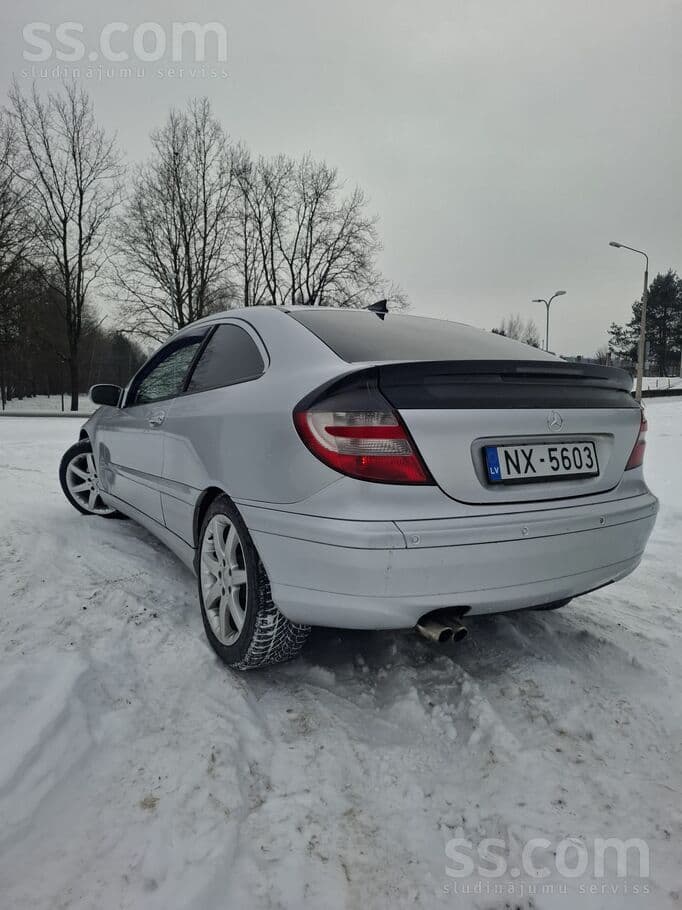 2004 Mercedes-Benz C220 2