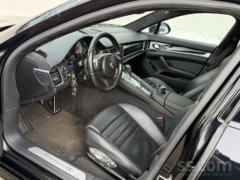 2010 Porsche Panamera 5