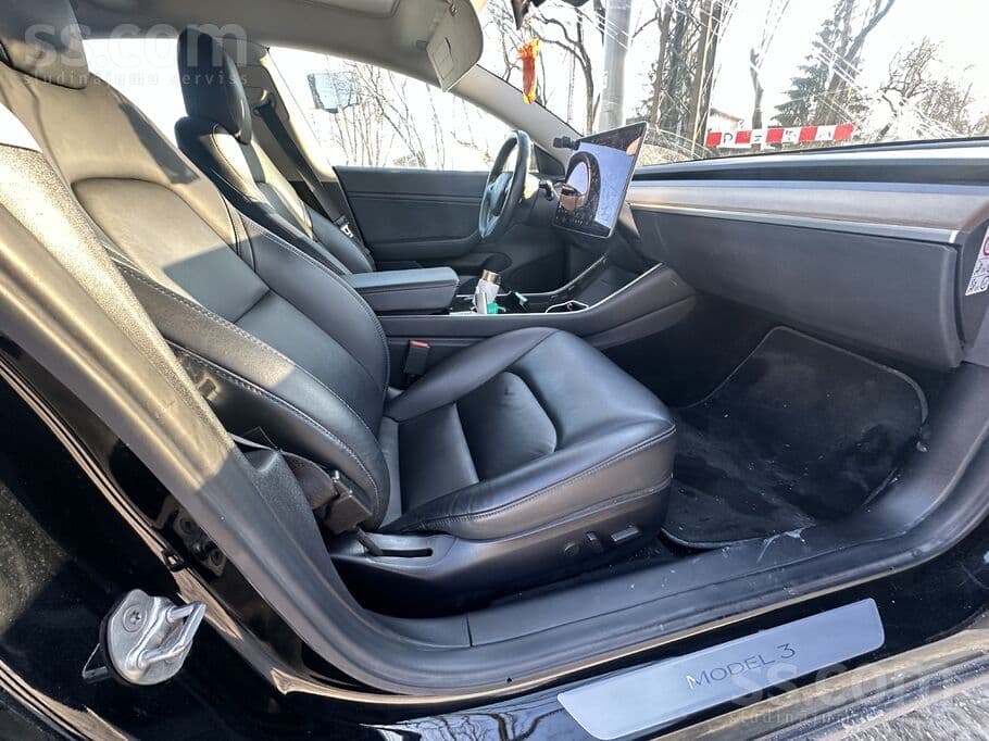 2019 Tesla Model 3 4