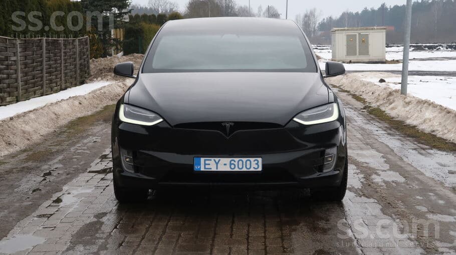 2017 Tesla Model X 2
