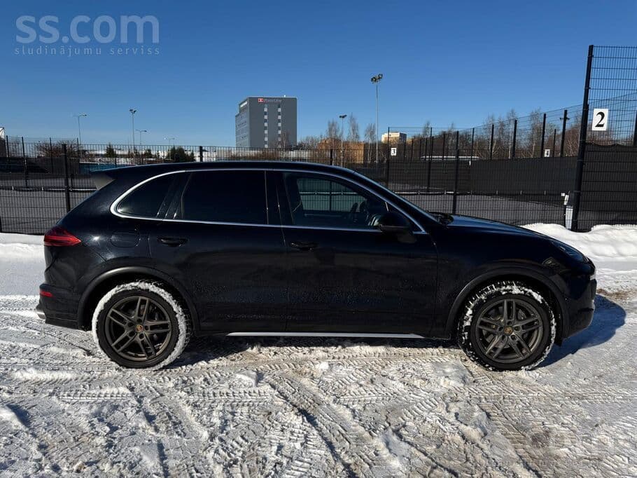2016 Porsche Cayenne 3