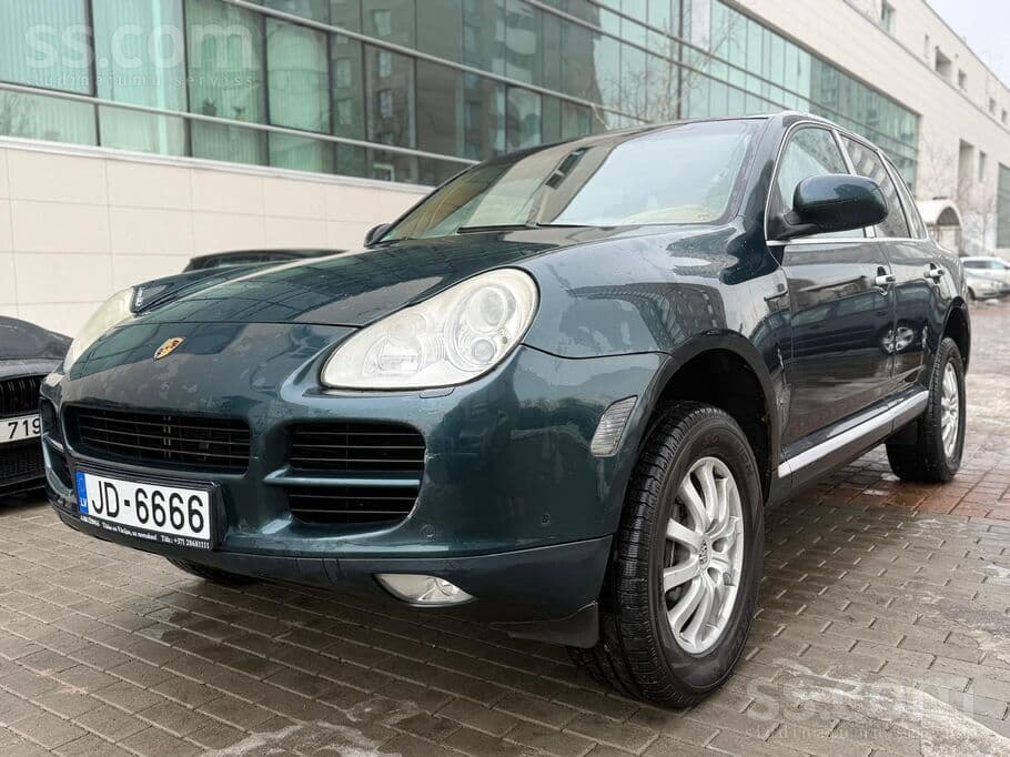 2004 Porsche Cayenne 2