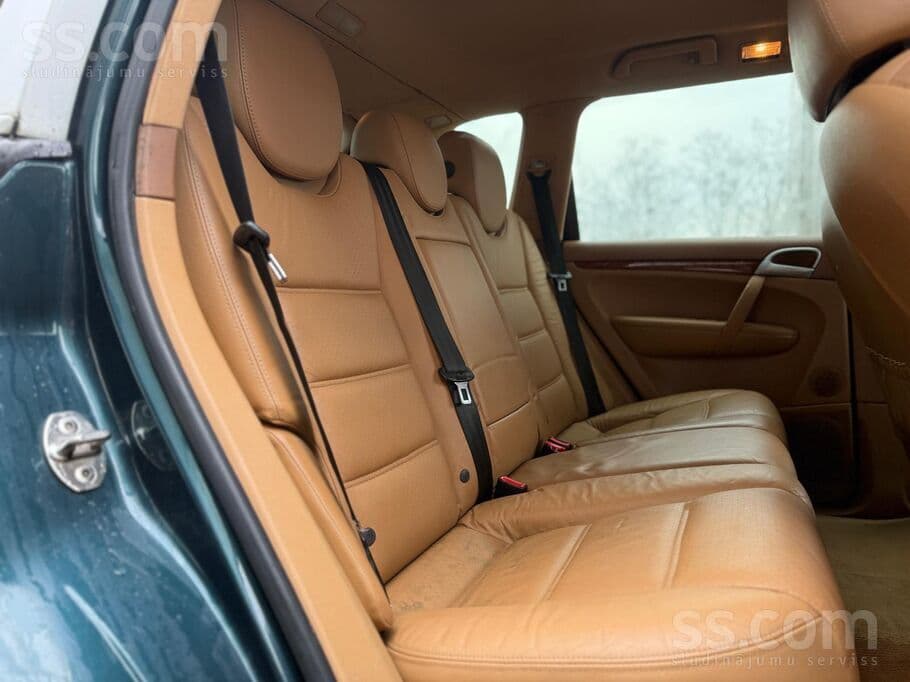 2004 Porsche Cayenne 5