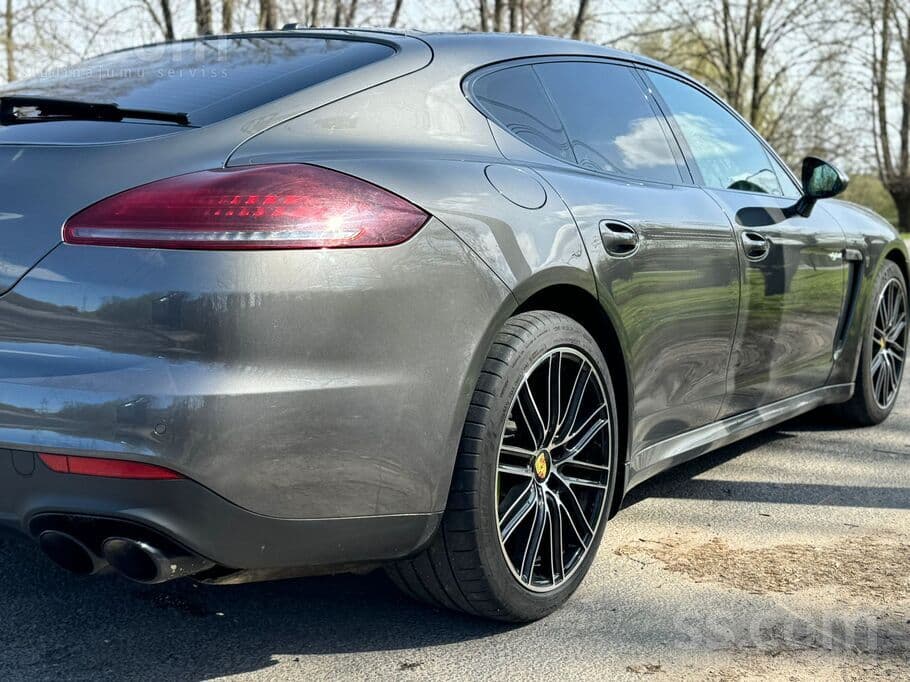2014 Porsche Panamera 4