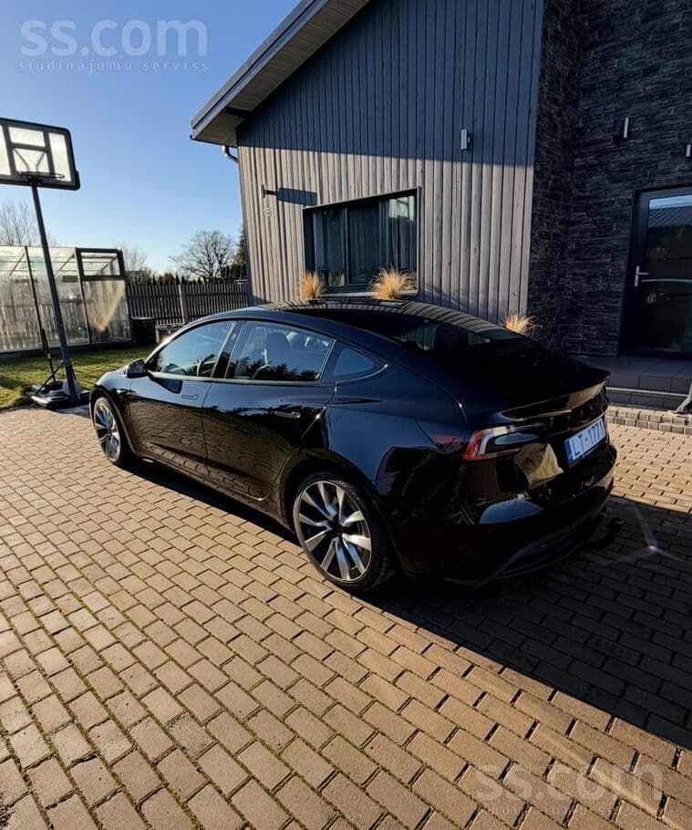 2024 Tesla Model 3 4