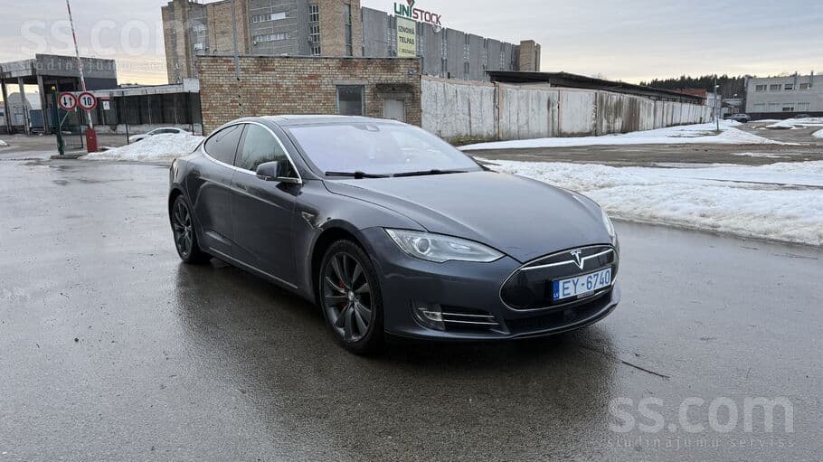 2015 Tesla Model S