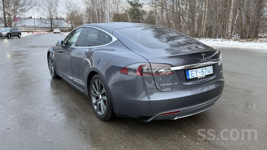 2015 Tesla Model S 5