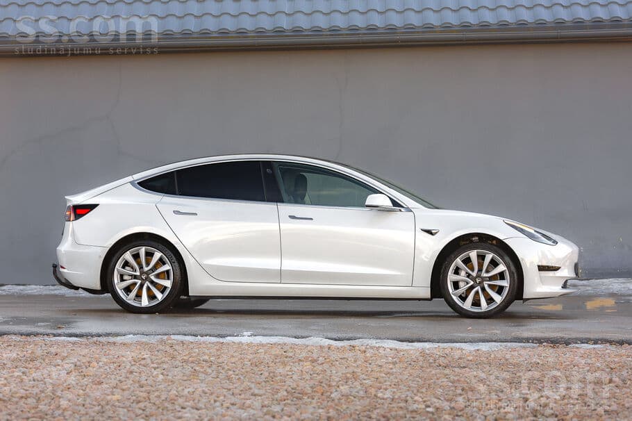 2019 Tesla Model 3 4