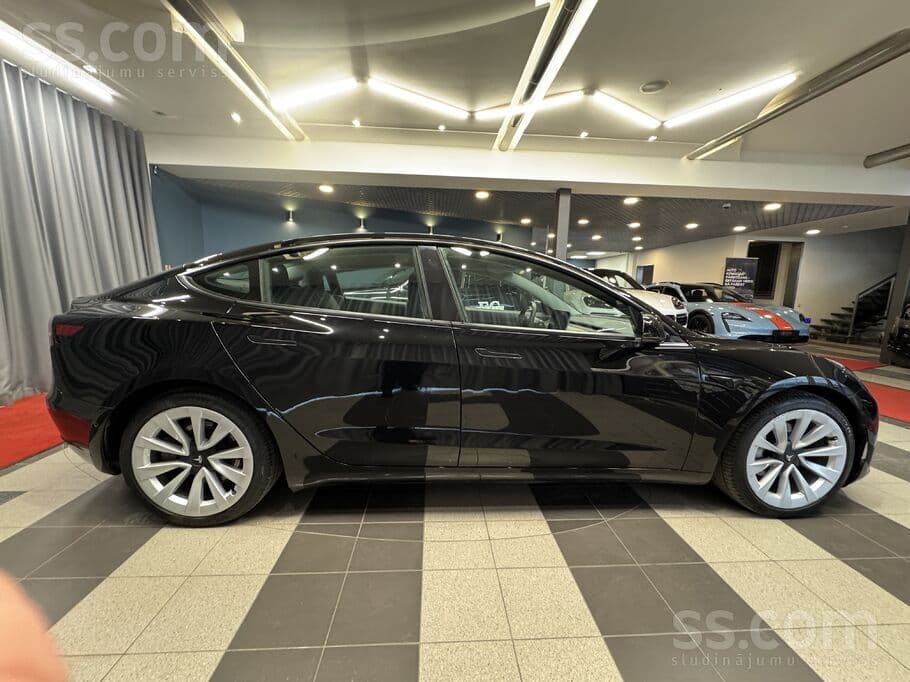 2021 Tesla Model 3 4
