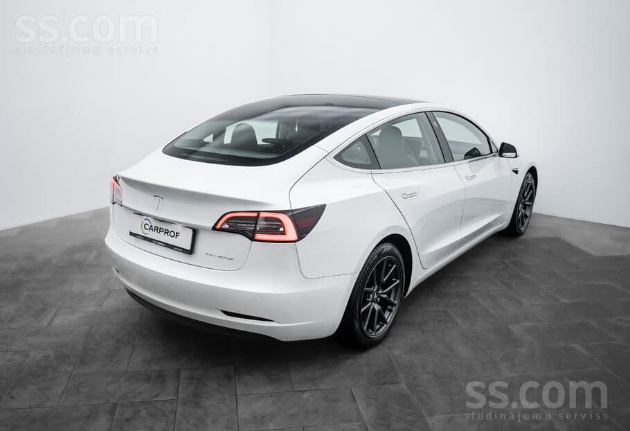 2020 Tesla Model 3 4