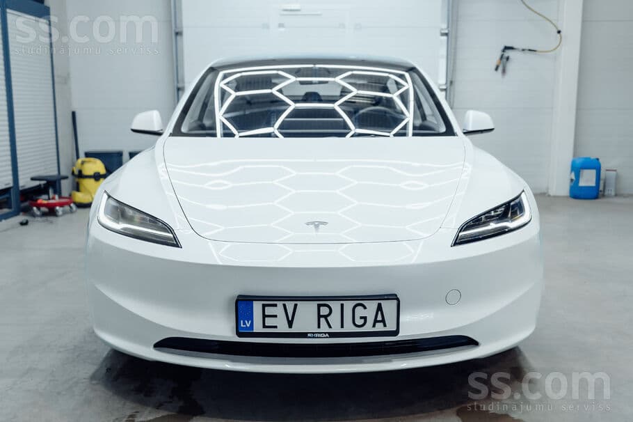 2024 Tesla Model 3 2