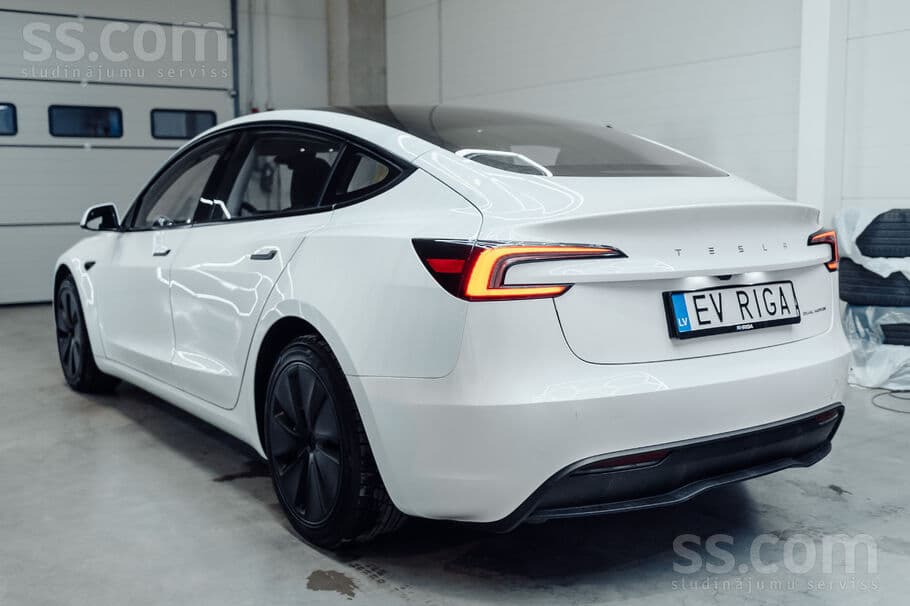 2024 Tesla Model 3 4