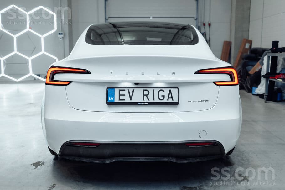 2024 Tesla Model 3 5