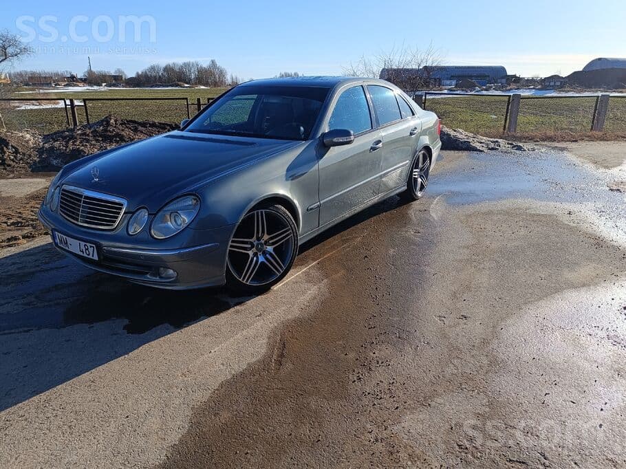 2004 Mercedes-Benz E320