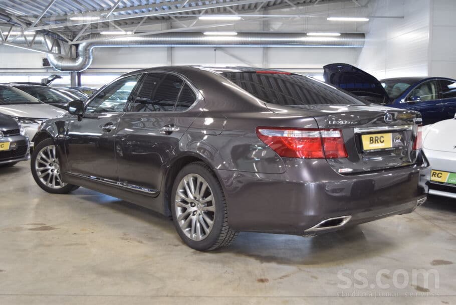 2009 Lexus LS 2