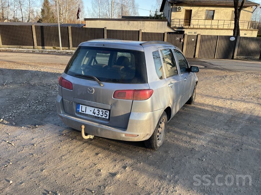 2003 Mazda 2 4