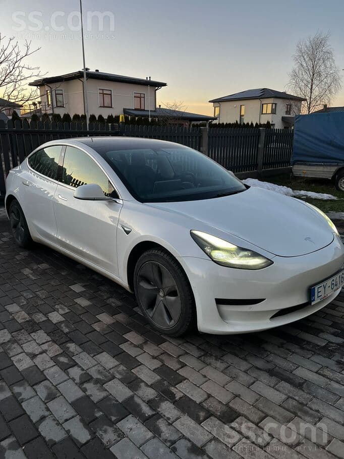 2020 Tesla Model 3 4
