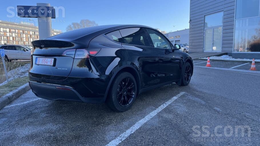 2023 Tesla Model Y 3