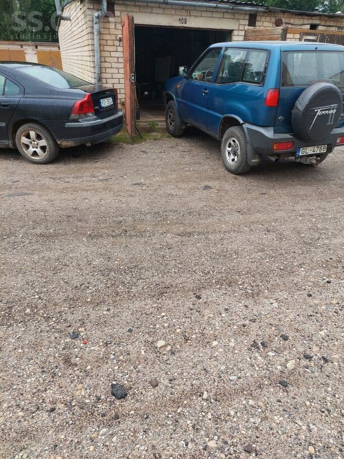 1994 Nissan Terrano II 2