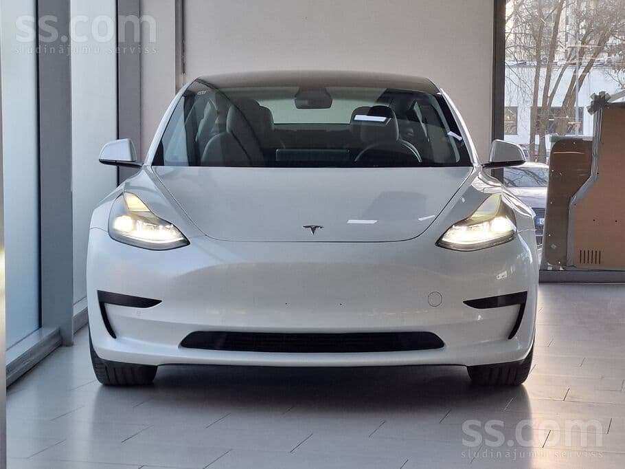 2021 Tesla Model 3 4