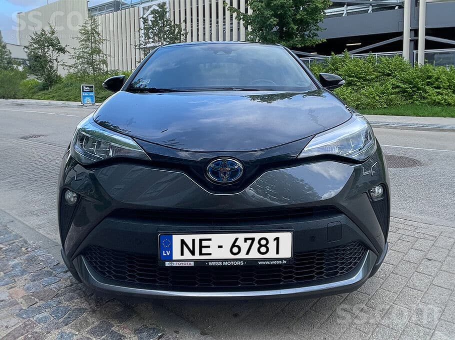 2022 Toyota C-HR 2
