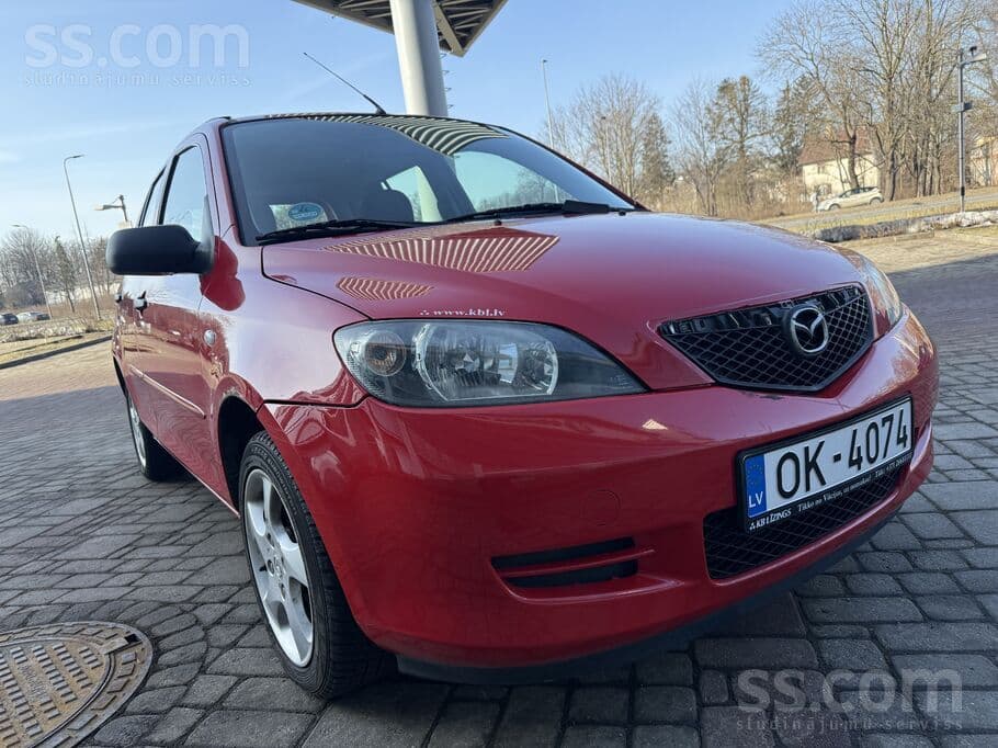 2004 Mazda 2
