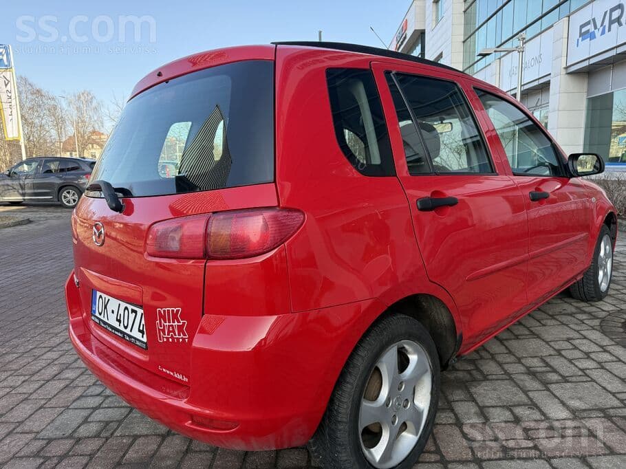2004 Mazda 2 4