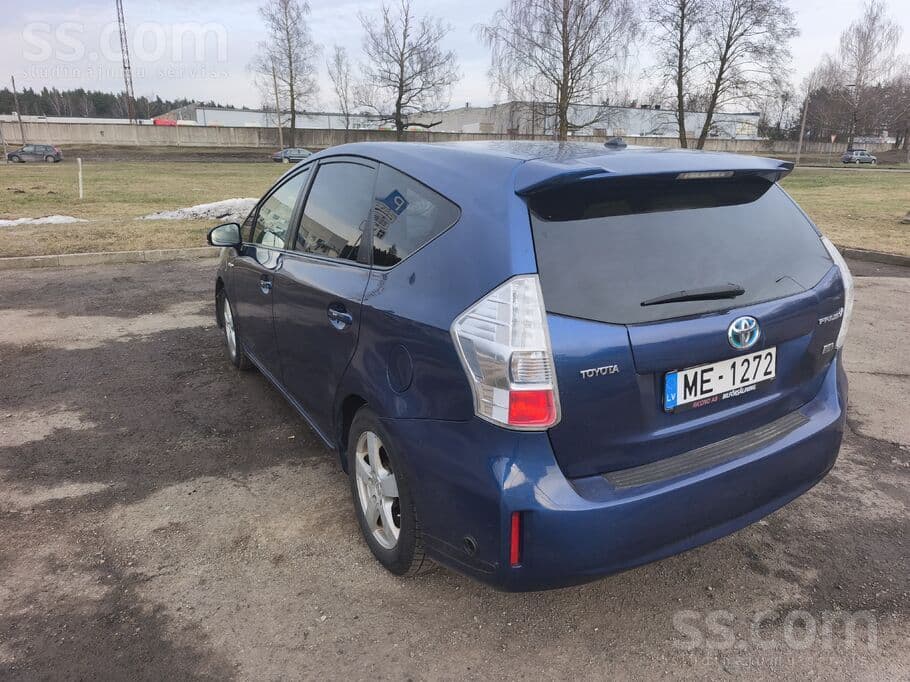 2014 Toyota Prius+ 4